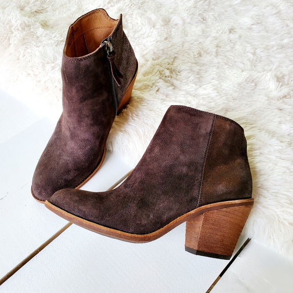 Sofft Tilton Dark Brown Two Tone Booties - Picture 10 of 16